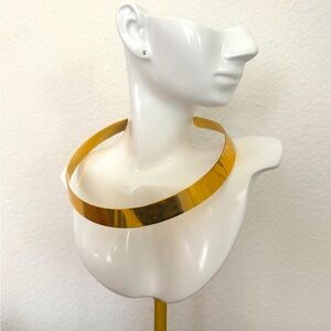 Incredible gold-tone cuff choker